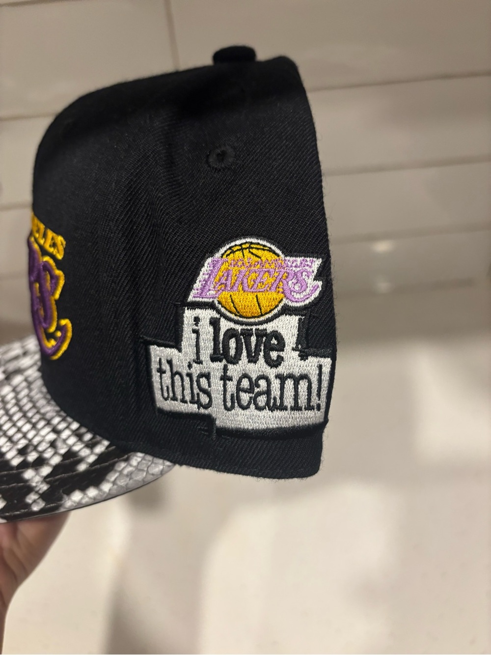 Los Angeles Lakers Black & Snake-Print Snapback Hat - Picture 7 of 7